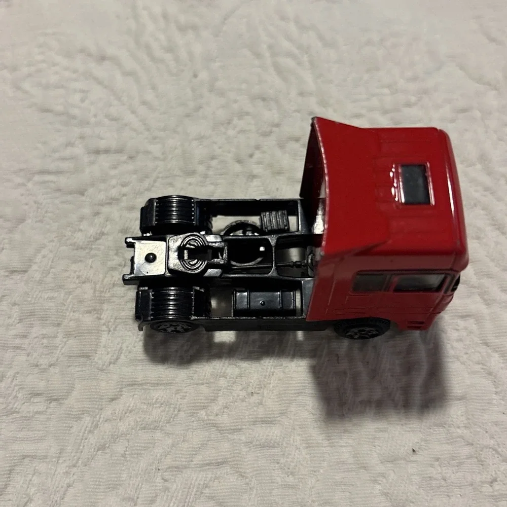 MATCHBOX (2005) DAF XF95 SPACE CAB TRUCK RED 1:86 104
